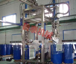 200L大桶稱重灌裝生產現場